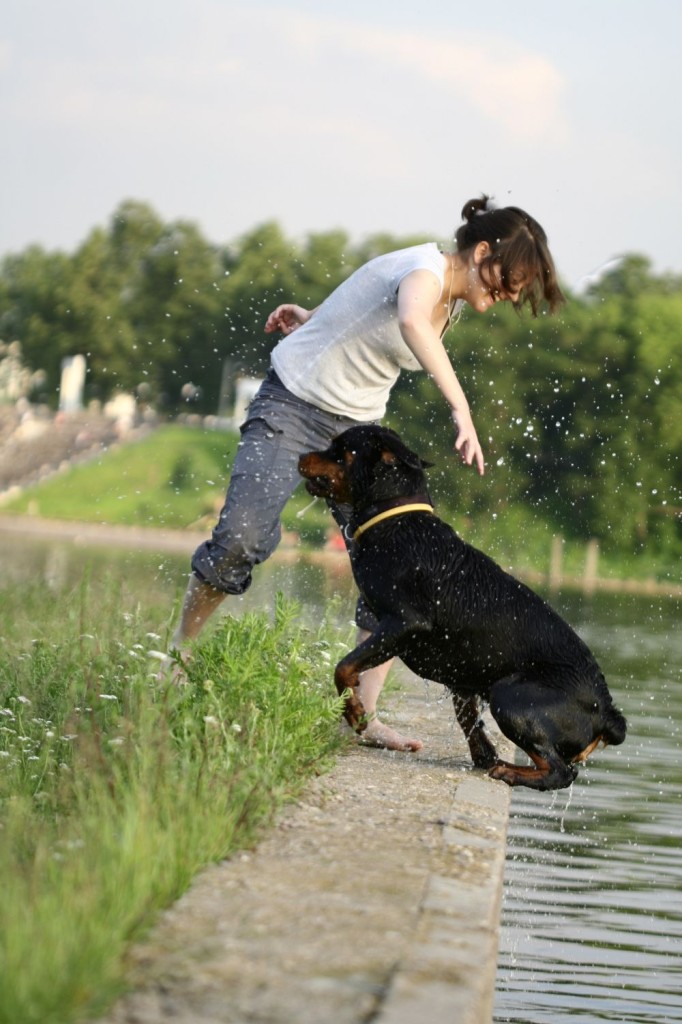 Mit dem Rottweiler am See